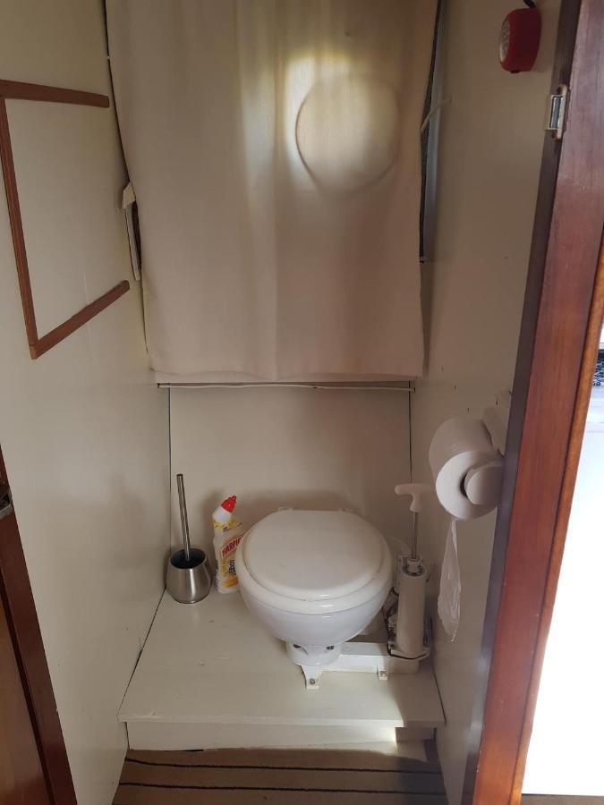 Boat Ella - Kamperen Op Het Water -Niet Om Mee Te Varen -Read Host Profile-Lees Hostprofiel Jutrijp Exterior foto